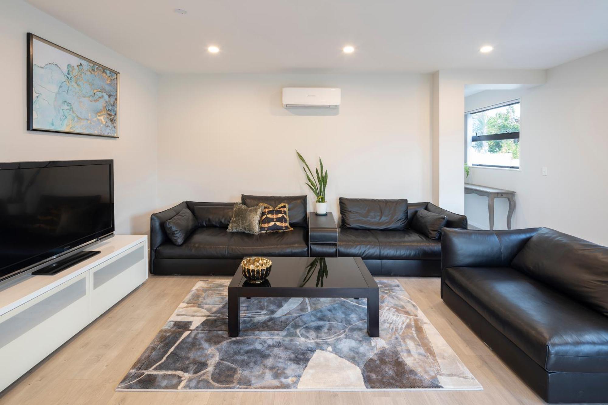 Modern Immaculate Residence In Mount Wellington Auckland Exterior photo
